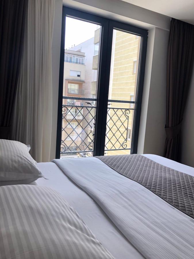 Qama Hotel Prisztina Zewnętrze zdjęcie