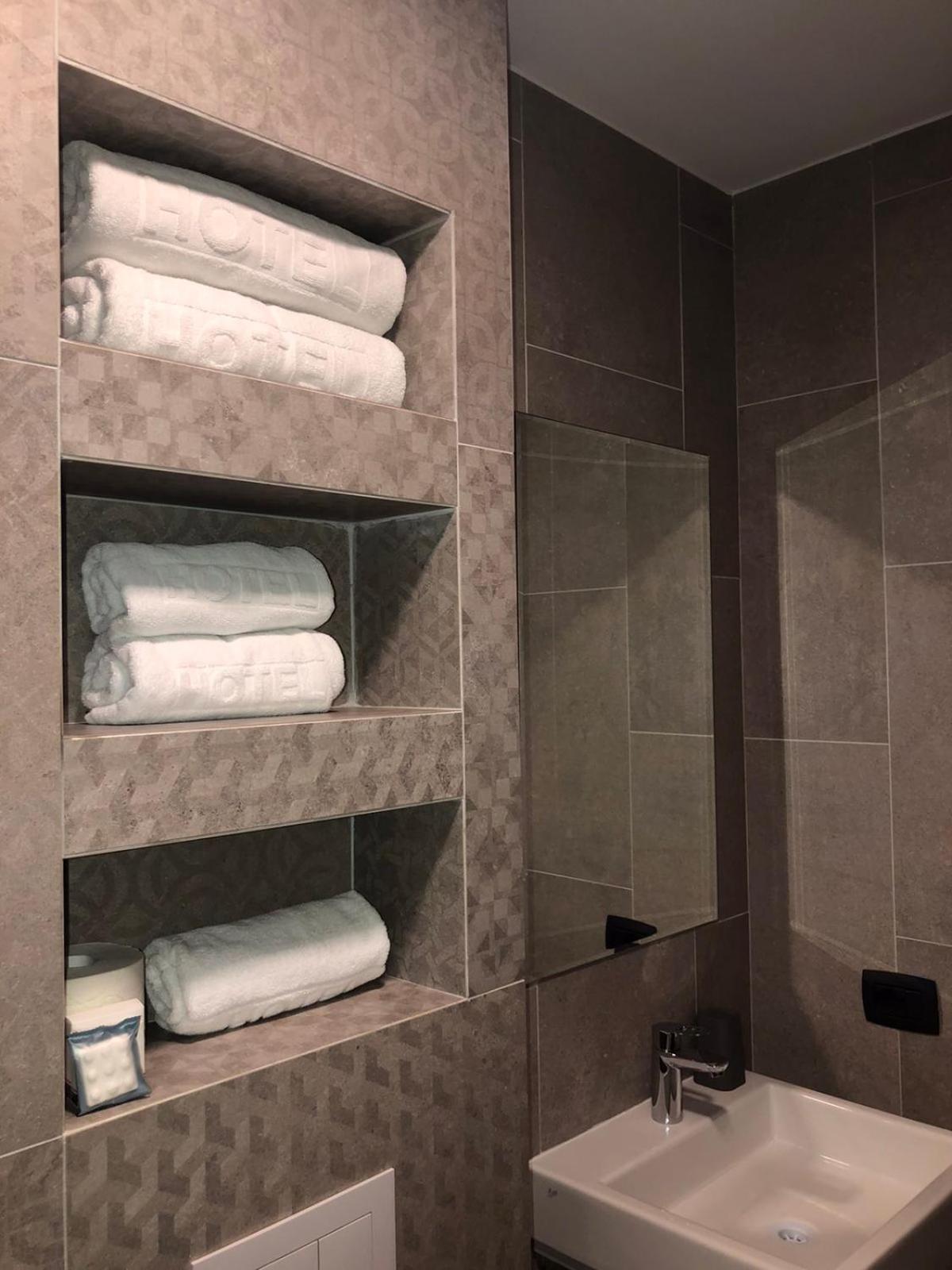 Qama Hotel Prisztina Zewnętrze zdjęcie