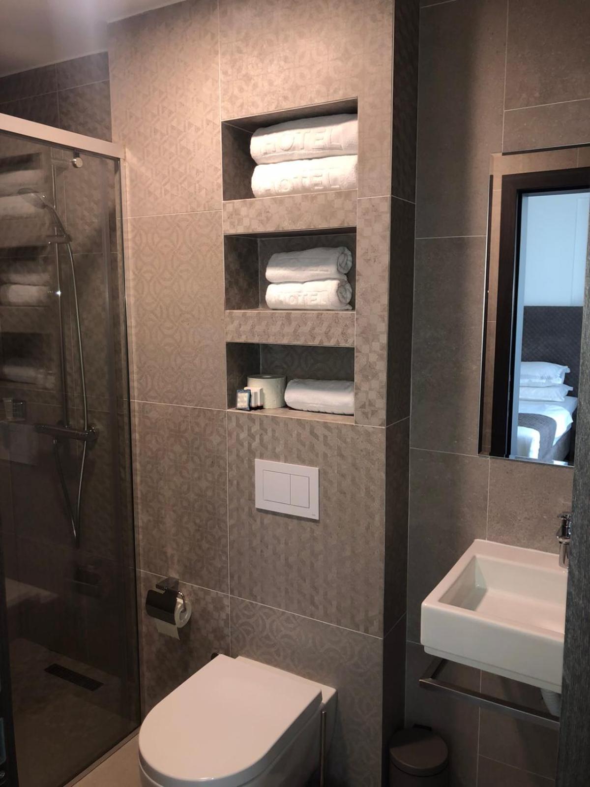 Qama Hotel Prisztina Zewnętrze zdjęcie