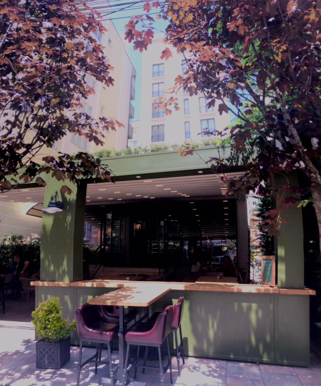 Qama Hotel Prisztina Zewnętrze zdjęcie