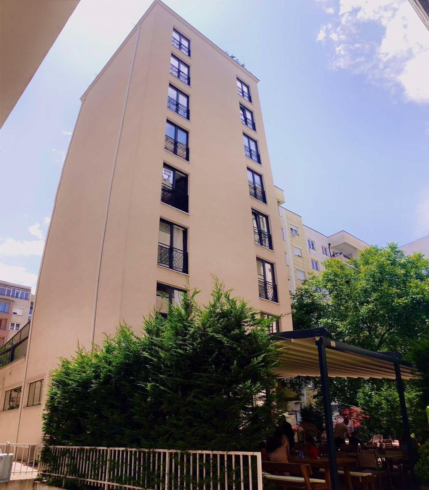 Qama Hotel Prisztina Zewnętrze zdjęcie