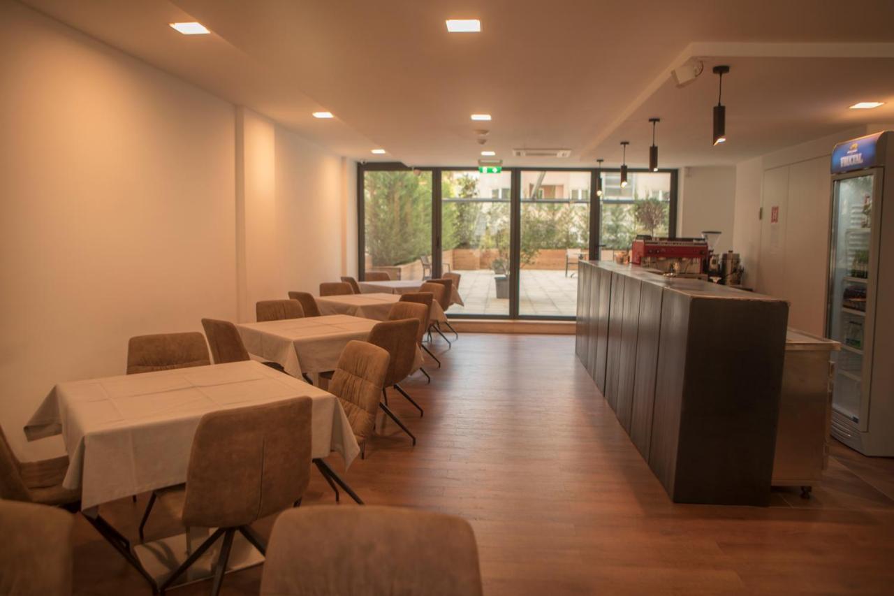 Qama Hotel Prisztina Zewnętrze zdjęcie
