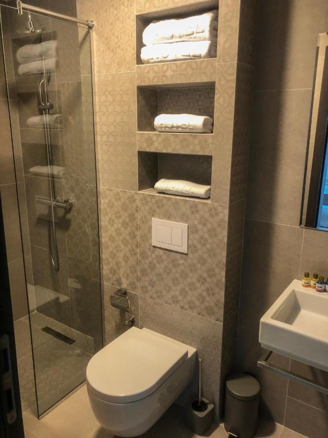 Qama Hotel Prisztina Zewnętrze zdjęcie
