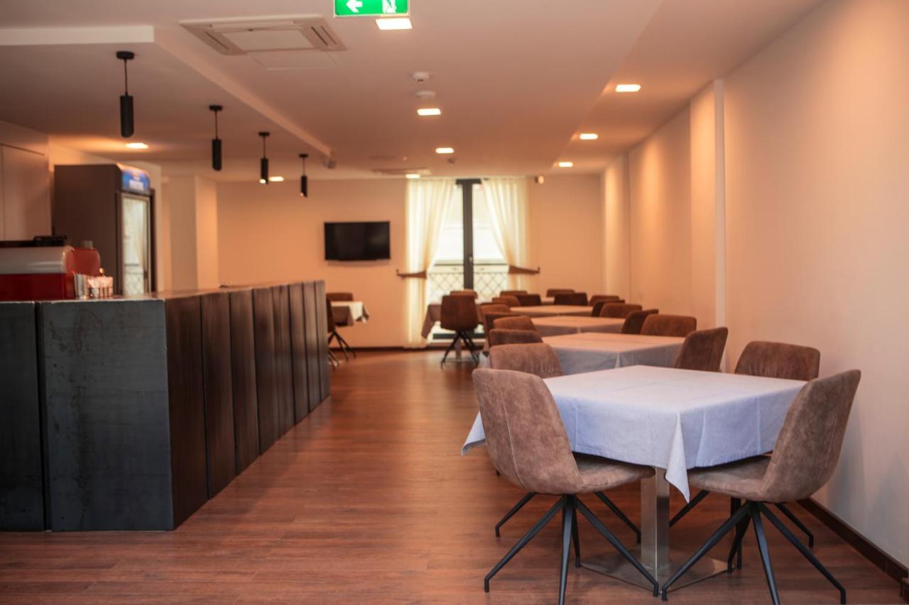 Qama Hotel Prisztina Zewnętrze zdjęcie