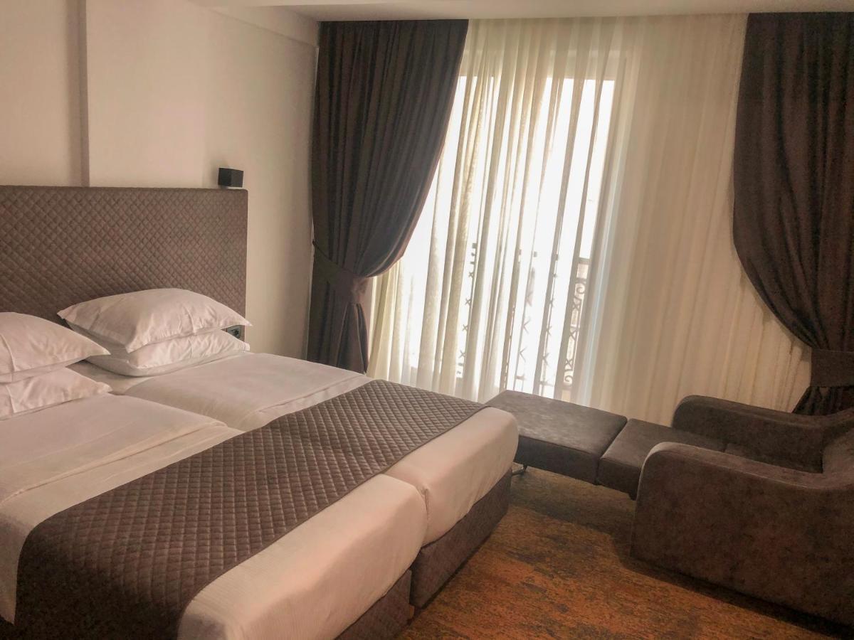 Qama Hotel Prisztina Zewnętrze zdjęcie